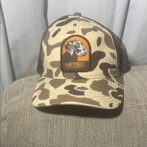 Heybo camo trucker hat